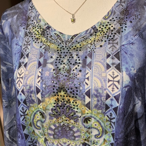 Pretty Spring Asymmetrical Top - Picture 4 of 4